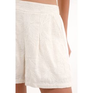 Short con tela bordada en delantero crudo para mujer