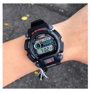 Reloj Casio Modelo DW-9052-1VDR Diseño Deportivo