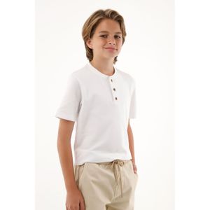 Camiseta blanca con perilla de botones para niño