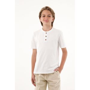 Camiseta blanca con perilla de botones para niño