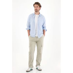 Pantalón en dril con bolsillos tipo cargo verde para hombre
