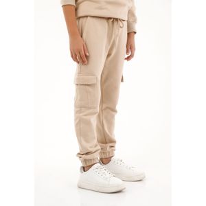 Pantalón jogger con bolsillos de tapa café para niño