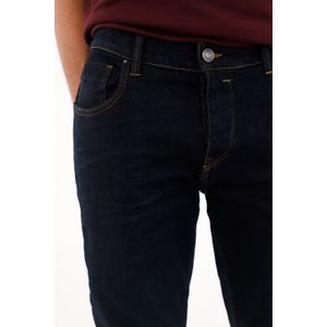 Jean Skinny de tiro medio tono raw para hombre