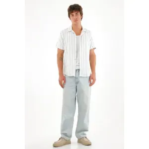 Camisa de manga corta y diseño a rayas crudo para hombre