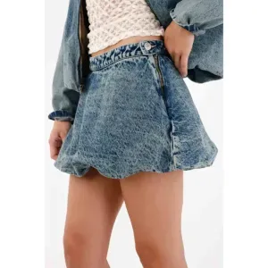Falda corta en denim azul para mujer