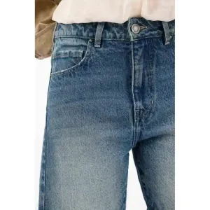 Bermuda en denim tono medio para mujer