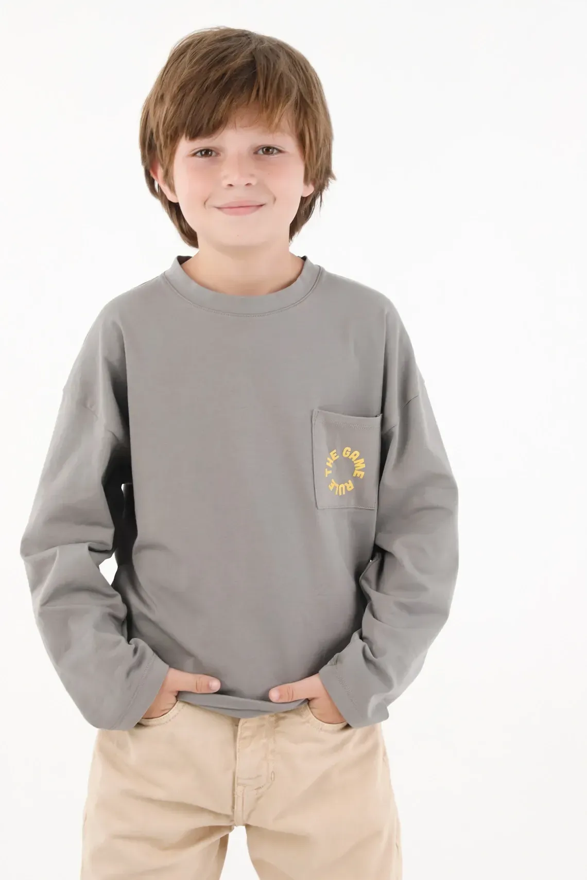Camiseta manga corta y cuello redondo gris para niño 6
