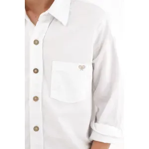 Camisa con bolsillo de parche blanca para niño