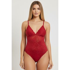 Body enterizo confeccionado en encaje