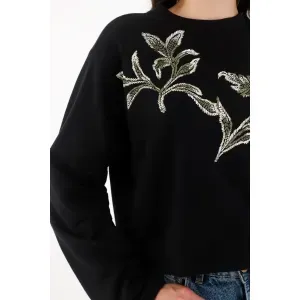 Buzo con detalle en frente negro para mujer