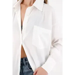 Camisa larga con bolsillo de parche crudo para mujer