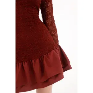 Vestido corto en encaje vinotinto para mujer
