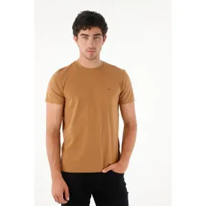 Camiseta con mini raqueta café para hombre