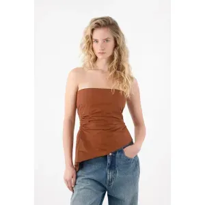 Camisa straplesse con recogido para mujer