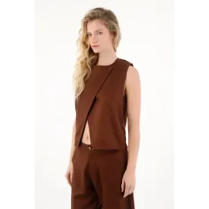 Chaleco con diseño cruzado café para mujer