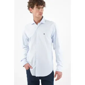 Camisa para hombre en algodón azul claro fit clásico preteñida