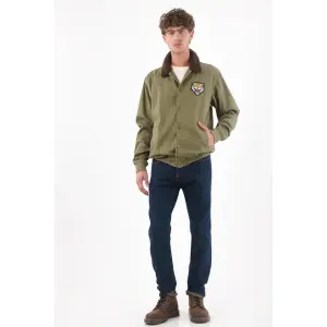 Chaqueta tipo bomber para hombre en algodón verde oliva fit recto con parche de tigre