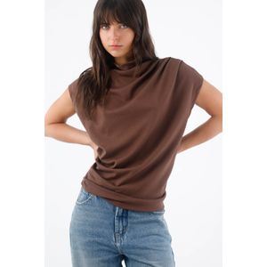 Camiseta para mujer de algodón café fit relajado con cuello drapeado
