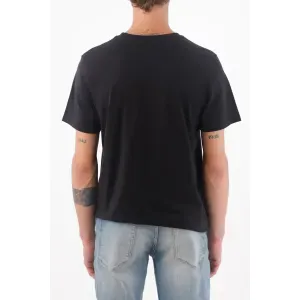 Camiseta para hombre de algodón negro regular fit con detalle tonal en pecho