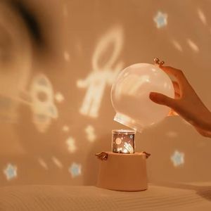 Lámpara Proyectora Astronauta 360° con Luz Cálida
