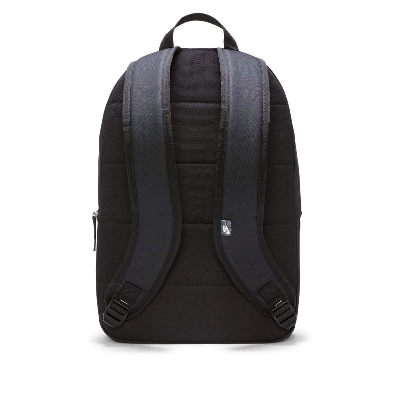 MORRAL-NIKE-HERITAGE